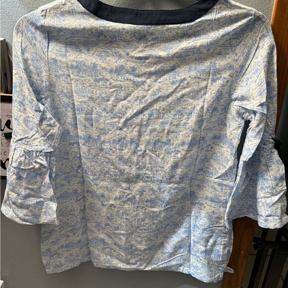 Walt Disney World Resort Town Print Bow Sleeve Top Size Small NWT - Picture 7 of 7